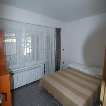 Batinic Apartmani Omis Exterior photo