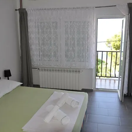 Batinic Apartmani Omis Exterior photo